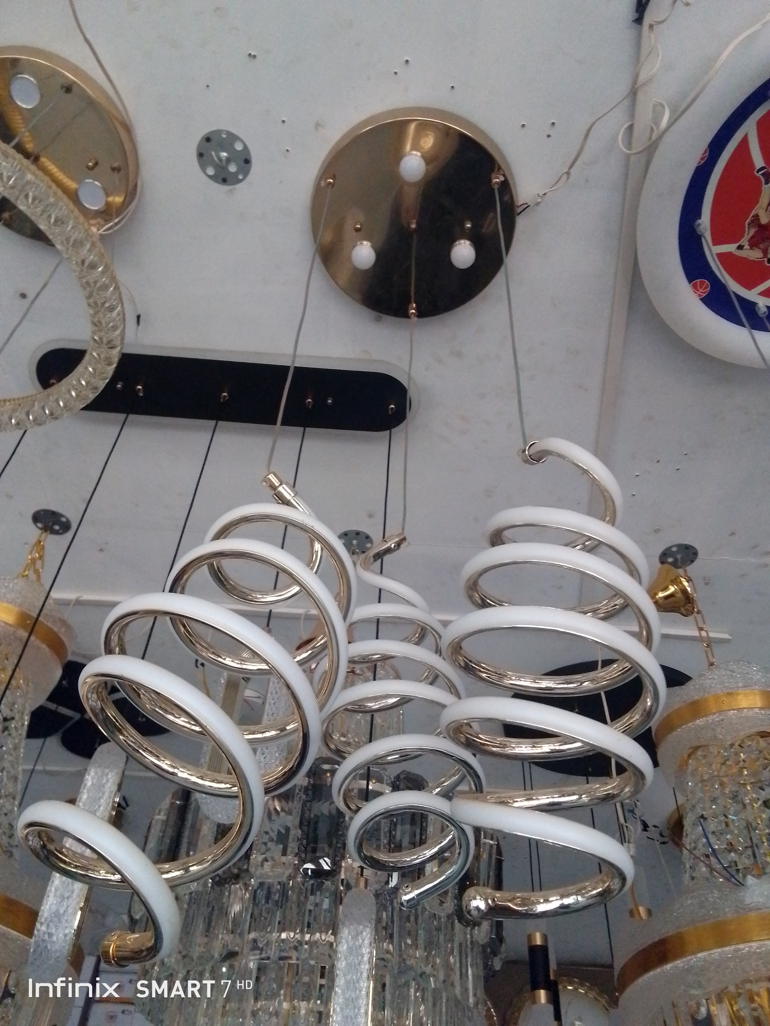 የሳሎን ጠመዝማዛው መብራት